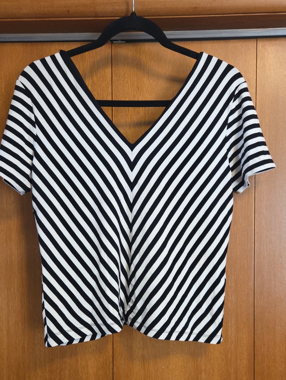 Black & White V-Neck Short Sleeve Stripe Tee